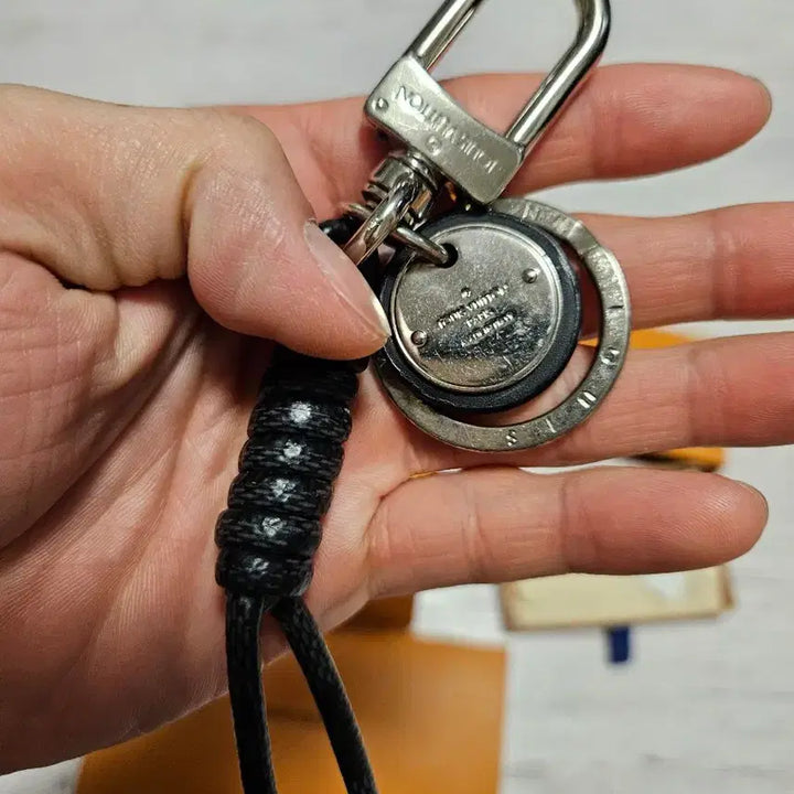 [BUNJANG] Louis Vuitton Leather Rope Key Holder Graphite / 루이비통 레더 로프 키 홀더 그래파이트
