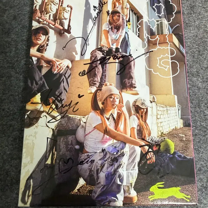 [BUNJANG] NewJeans OMG Album Signed by All Members / 비매 뉴진스 OMG 멤버 전원 싸인 앨범