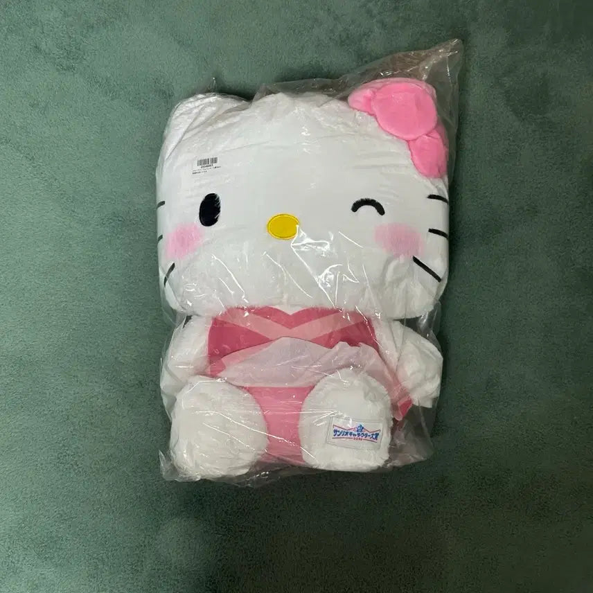 [BUNJANG] Hello Kitty 2026 Large Plush Doll - Japanese Authentic / [초특가] 헬로키티 캐릭터 대상 2026 대형 봉제 인형 일본정품 판매