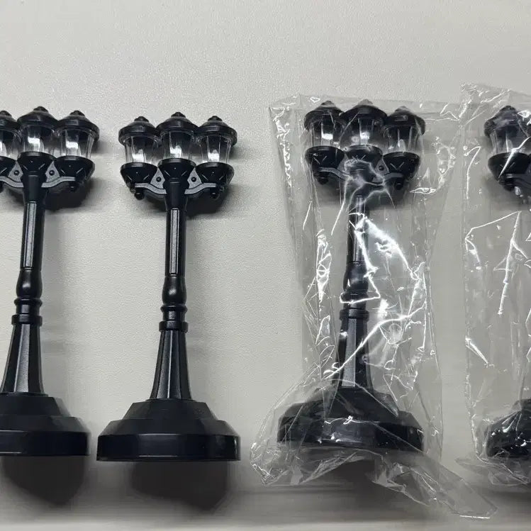 [BUNJANG] Sylvanian Compatible Miniature Streetlight Set (Black, Yellow Light) / 실바니안 가로등 호환용 (미니어처 가로등)
