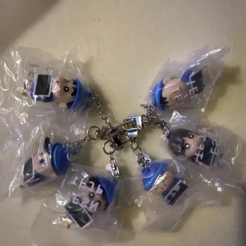 [BUNJANG] Crayon Shin-chan MBTI Keyring Full Set / (새상품) 짱구 MBTI 키링 풀세트 팝니다.
