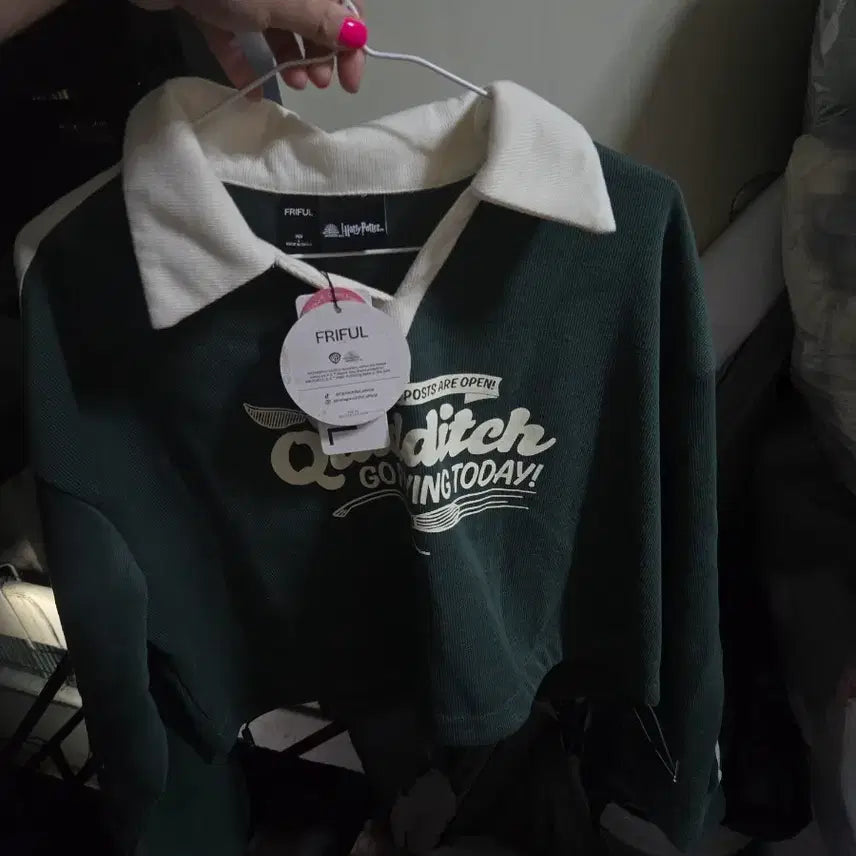 [BUNJANG] FRIFUL Harry Potter Quidditch Half-Cropped Sweatshirt / FRIFUL 해리포터 퀴디치 반크롭맨투맨티셔츠