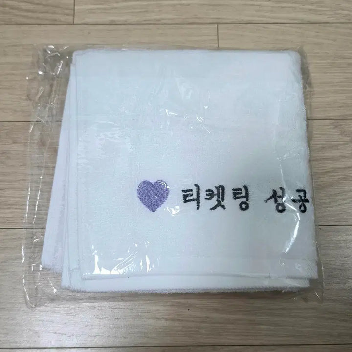 [BUNJANG] BTS Jin Dalsukcon Run Jin Ami Gift Towel (Sealed) / (새상품) BTS 방탄 석진 달석콘 런석진 아미기프트 수건