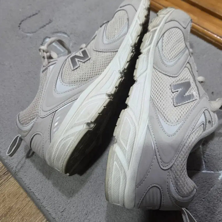 [BUNJANG] New Balance 408 Ivory Sneakers / 뉴발란스 408 아이보리 운동화 270