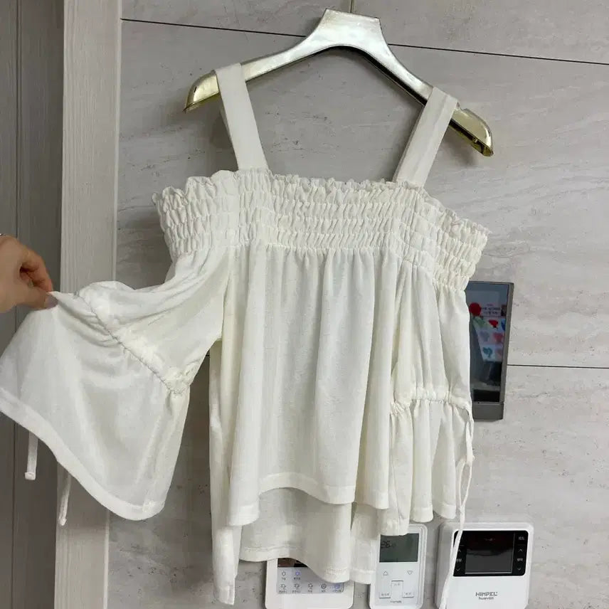 [BUNJANG] White Shirring Blouse Free Size / 화이트 셔링 블라우스 끈 free 수입