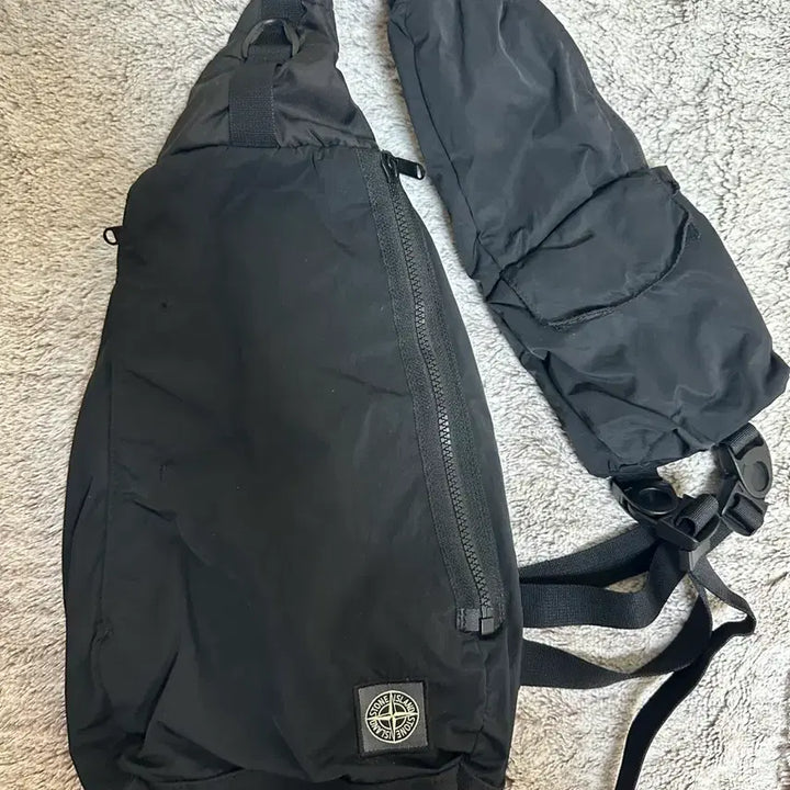 [BUNJANG] Stone Island Black Sling Bag / 스톤아일랜드 블랙 슬링백