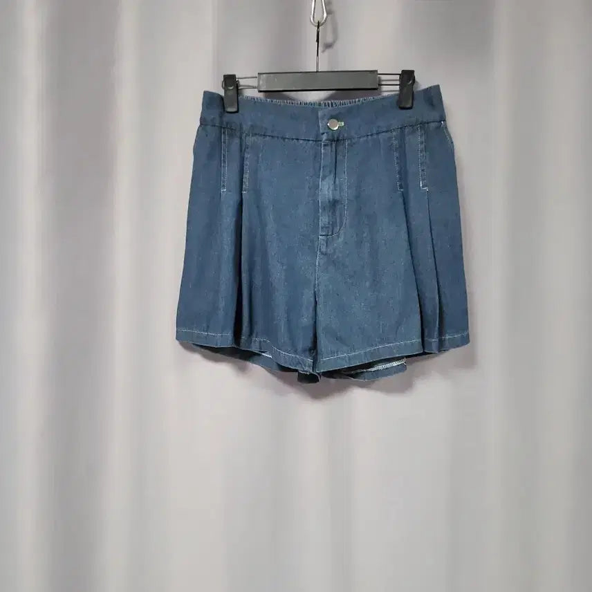 [SOLD OUT] 핀턱 데님 반바지