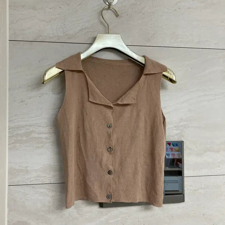 [BUNJANG] Beige V-Neck Knit Sleeveless Top / 베이지색 브이넥 니트 슬리브리스