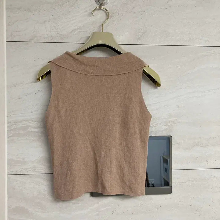 [BUNJANG] Beige V-Neck Knit Sleeveless Top / 베이지색 브이넥 니트 슬리브리스