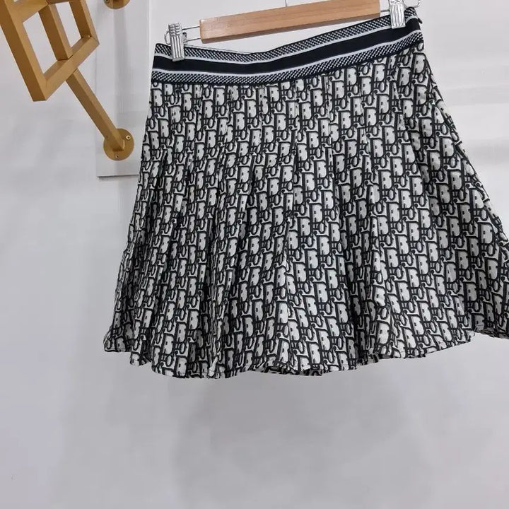 [BUNJANG] Embroidered Mini Skirt / 자수스커트44반