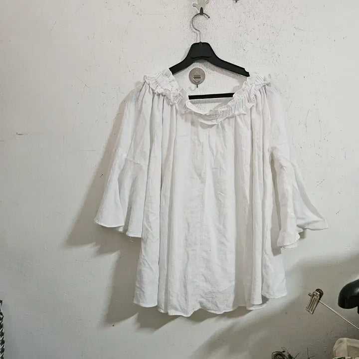 [BUNJANG] White Off-the-Shoulder Blouse 7/10 Sleeve / 화이트 오프숄더 블라우스 7부