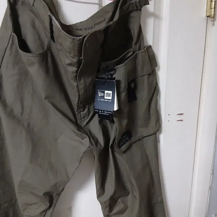 [BUNJANG] New Era Olive Cargo Pants / 뉴에라 카고 바지 올리브색
