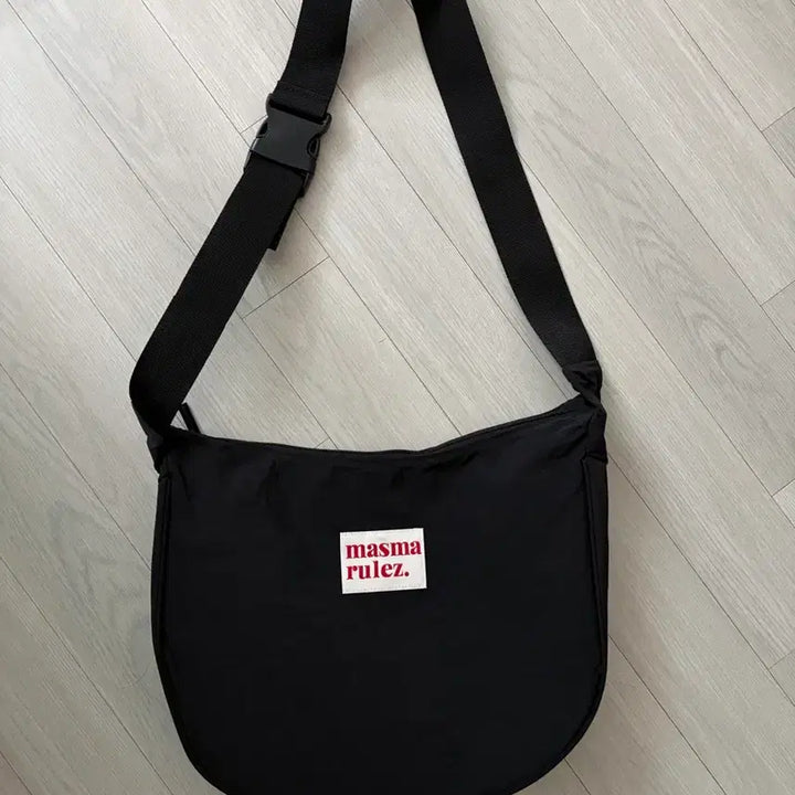 [BUNJANG] Masmarules Half Moon Crossbody Bag Black / 마스마룰즈 하프문 크로스백 블랙