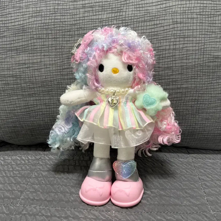 [BUNJANG] Rainbow Fleece Long-Legged Kitty Charm / 무지개 뽀글이 롱다리 키티