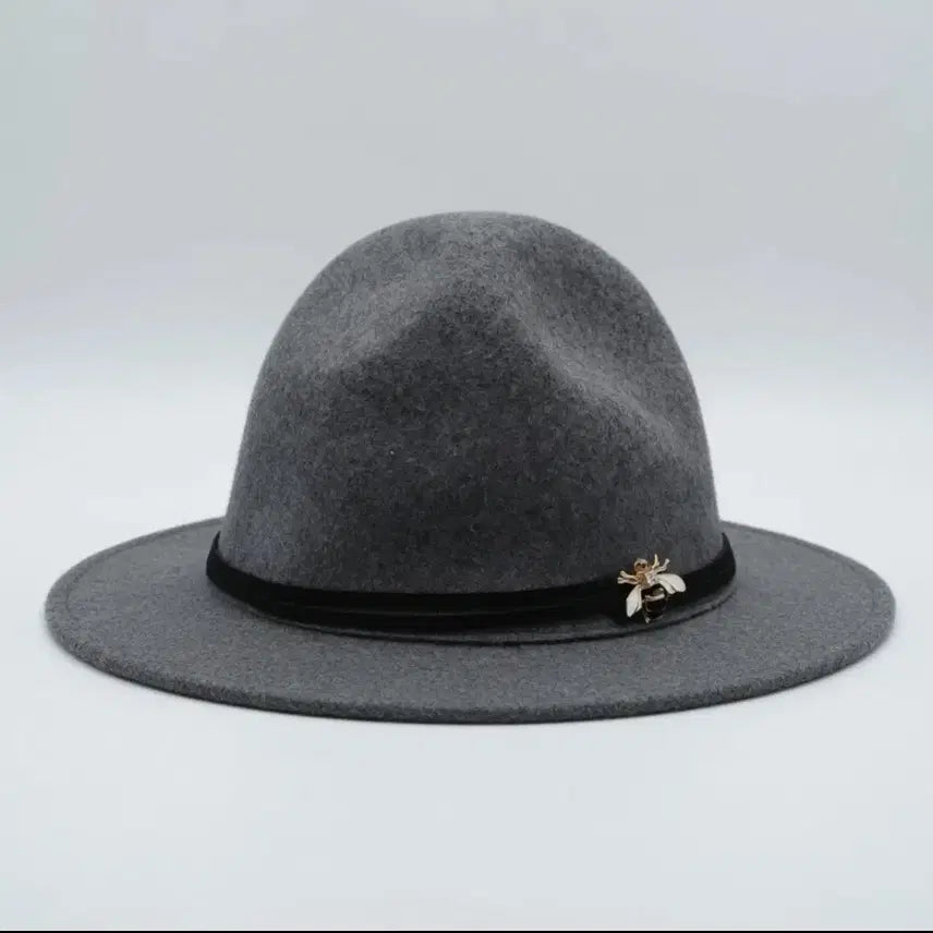 [BUNJANG] Grey Felt Wool Hat with Bee Embellishment / 그레이 펠트 울 모자 꿀벌 장식