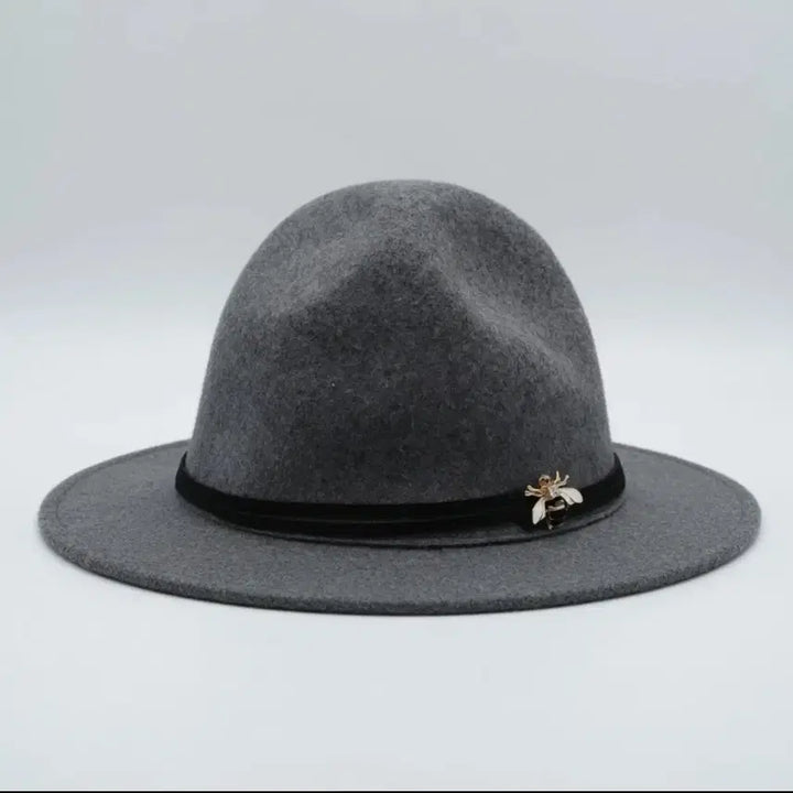 [BUNJANG] Grey Felt Wool Hat with Bee Embellishment / 그레이 펠트 울 모자 꿀벌 장식