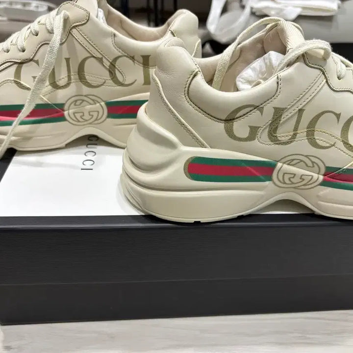 [BUNJANG] Gucci Stripe Logo Rhyton Sneakers / 구찌 띠로고 라이톤