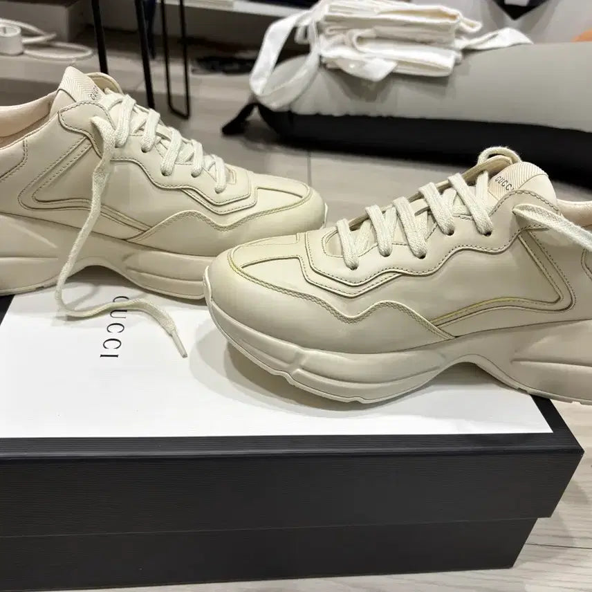 [BUNJANG] Gucci Stripe Logo Rhyton Sneakers / 구찌 띠로고 라이톤
