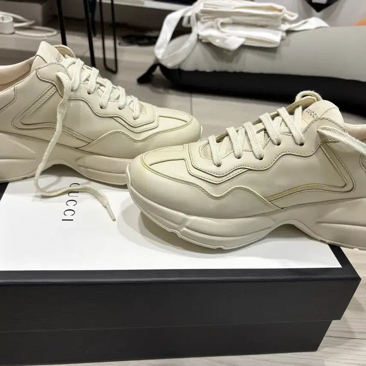 [BUNJANG] Gucci Stripe Logo Rhyton Sneakers / 구찌 띠로고 라이톤