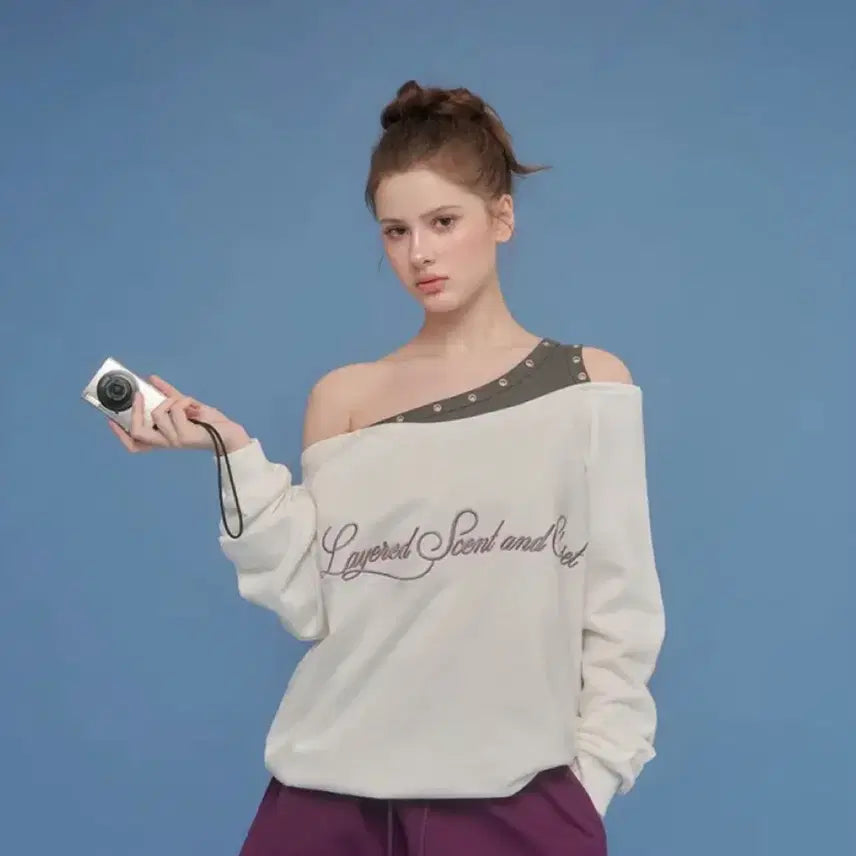 [BUNJANG] Bae Deli Penny Layered String Off-Shoulder Sweatshirt White / 베이델리 페니 레이어드 스트링 오프숄더 맨투맨 화이트