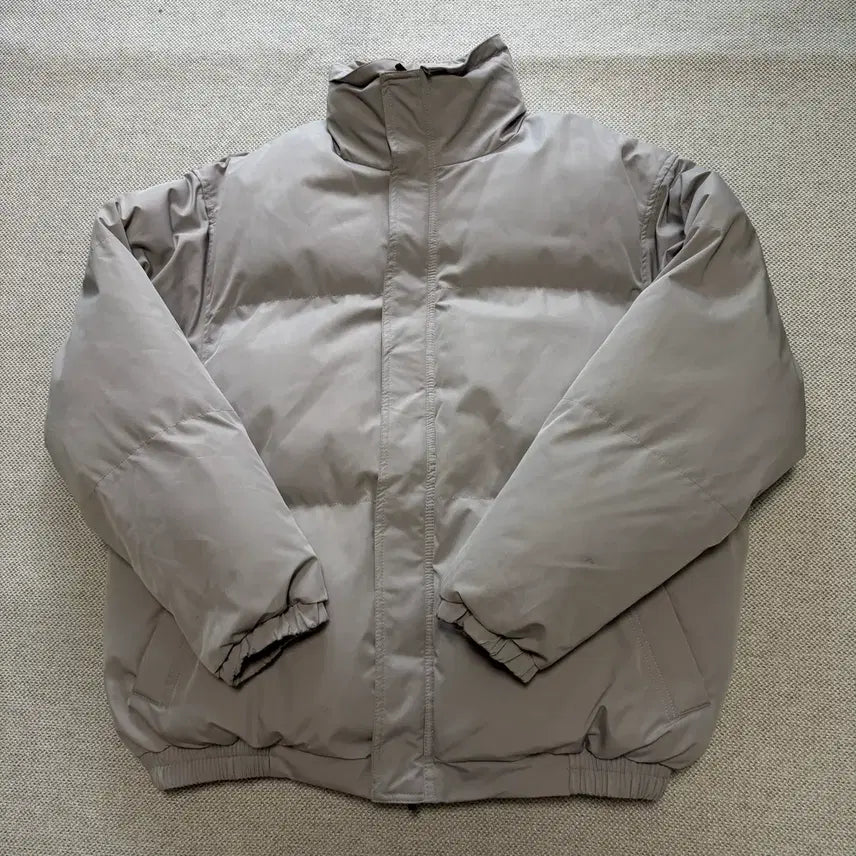[BUNJANG] Fear of God Essentials Puffy Jacket Silver / 피어오브갓 에센셜 퍼피 자켓 실버
