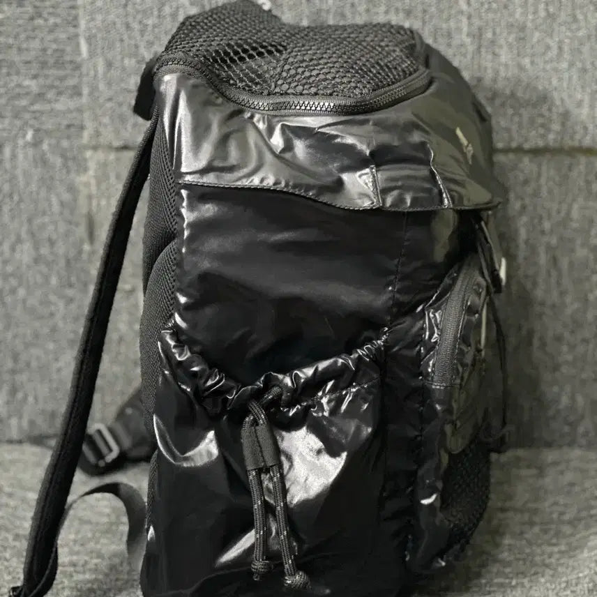 [BUNJANG] Adidas Black Enamel Backpack / 아디다스 블랙 에나멜 백팩