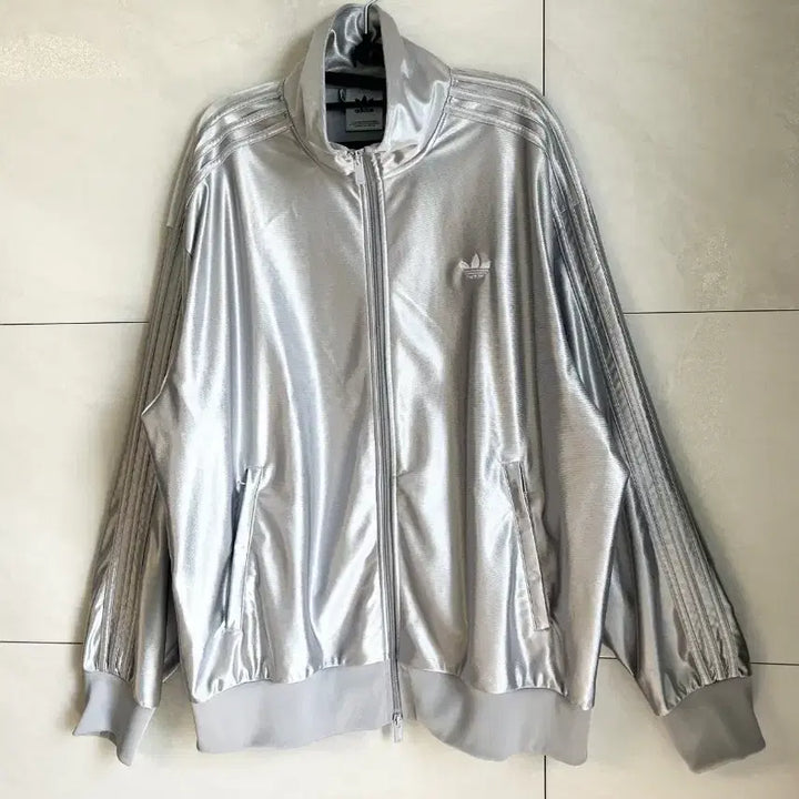 [BUNJANG] RIIZE Eunseok Wear Adidas Oversized Firebird Light Onyx Jersey / [라이즈 은석 착용] 아디다스 오버사이즈 파이어버드 라이트 오닉스 져지