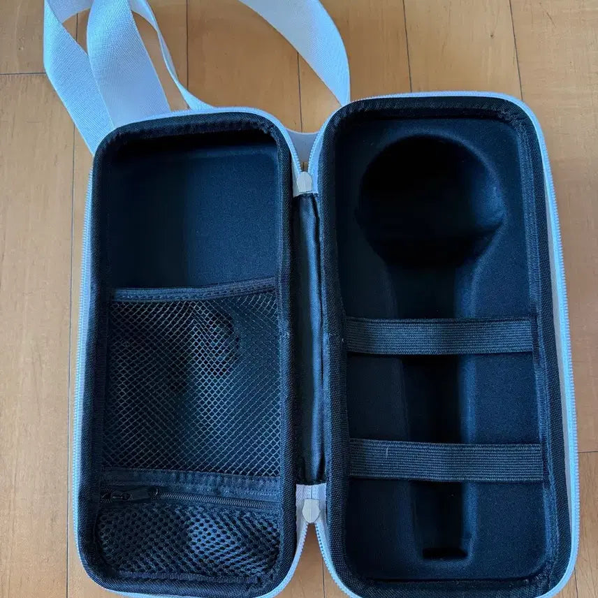 [BUNJANG] IU Official Lightstick Pouch / 아이유 응원봉 아이크 파우치
