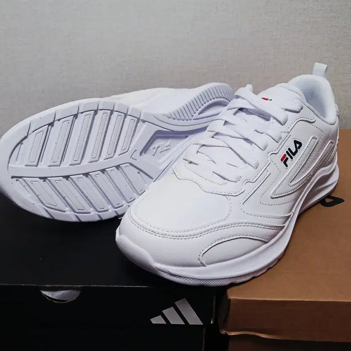 [BUNJANG] Fila Sneakers (White) / 휠라 운동화 ^새제품^ (260,270,280)
