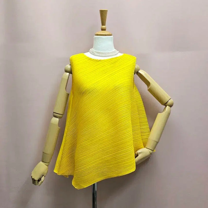 [BUNJANG] Yellow Pleated Diagonal Sleeveless Blouse / 옐로우 플리츠 사선 민소매 블라우스