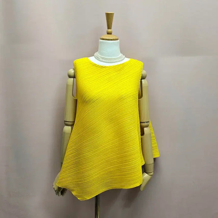 [BUNJANG] Yellow Pleated Diagonal Sleeveless Blouse / 옐로우 플리츠 사선 민소매 블라우스