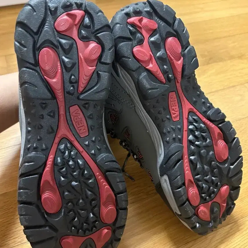 [BUNJANG] NEPA Hiking Boots Grey/Red Size 265 / 네파 등산화 그레이/레드 265  새상품 택포가격