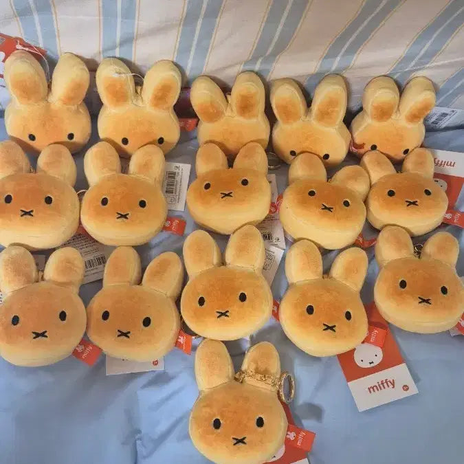 [BUNJANG] Miffy Freshly Baked Bread Keychain / 갓구운빵미피 키링