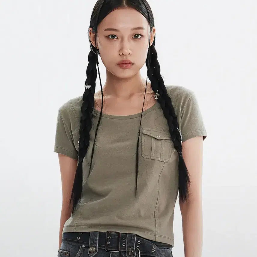 [BUNJANG] Dearmi Deep U-Neck Pocket T-Shirt Khaki / 디어미 딥 유넥 포켓 티셔츠 카키
