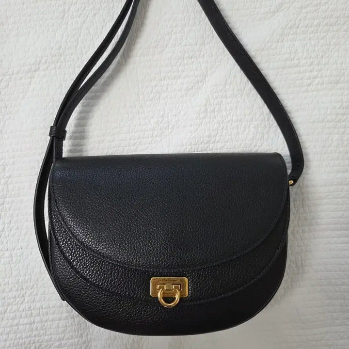 [BUNJANG] Salvatore Ferragamo Crossbody Bag / 페레가모(거의새것)크로스숄더가방