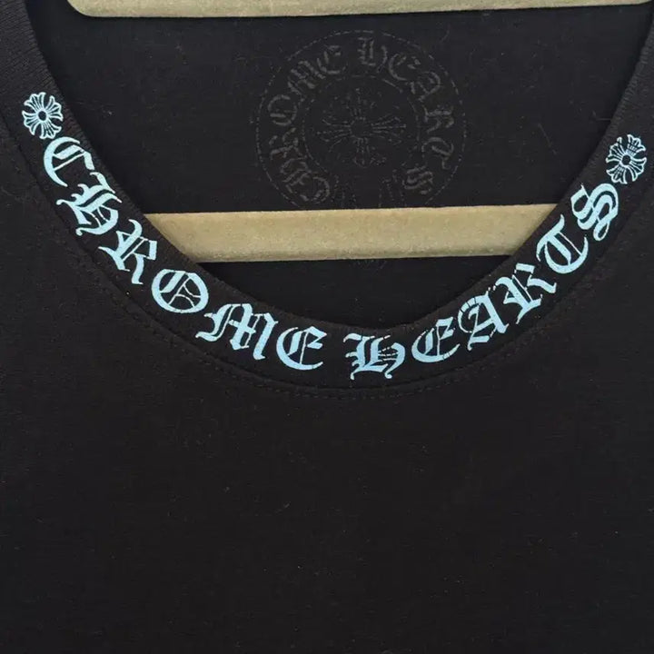 [BUNJANG] Chrome Hearts Blue Script Logo Pocket T-Shirt / 정품)크롬하츠 블루 스크립트 로고 포켓반팔