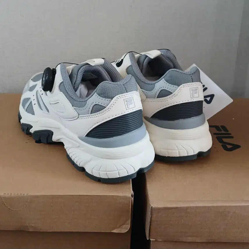 [BUNJANG] Fila Dial Trekking Shoes (Size 250) / [새제품] 휠라 다이얼 트레킹화 (250)