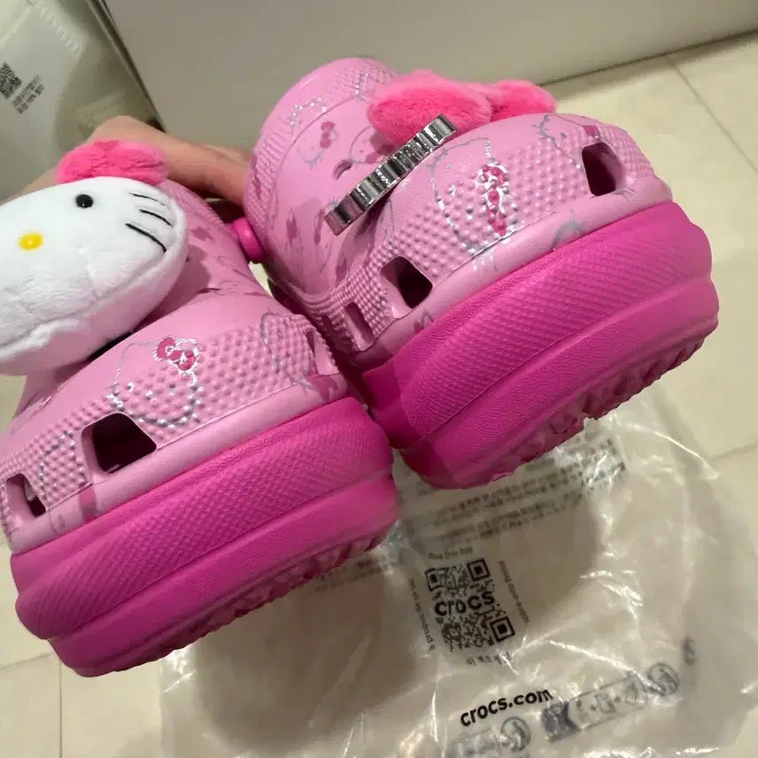 [BUNJANG] Crocs Hello Kitty Bay Clog Pink / 크록스 헬로키티 베이 클로그 핑크