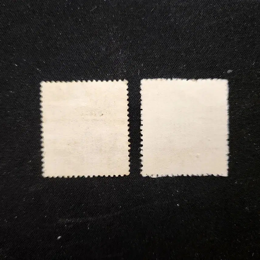 [BUNJANG] 1955 Industrial Design Thick-Legged Grasshopper Stamp (2 Types) / 1955 산업도안 두꺼운발살무늬 2종 사용제 보통우표