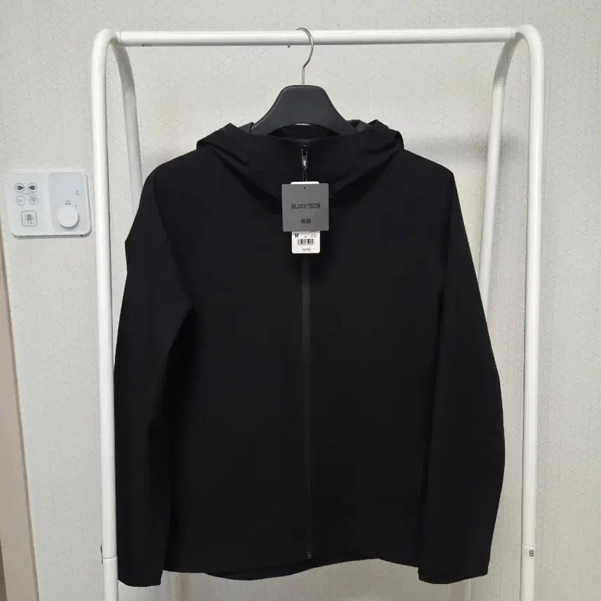 [BUNJANG] Uniqlo Blocktech Hooded Jacket Black M / 유니클로 블록테크 후드 블랙 M 사이즈