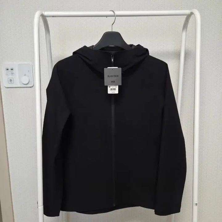 [BUNJANG] Uniqlo Blocktech Hooded Jacket Black M / 유니클로 블록테크 후드 블랙 M 사이즈