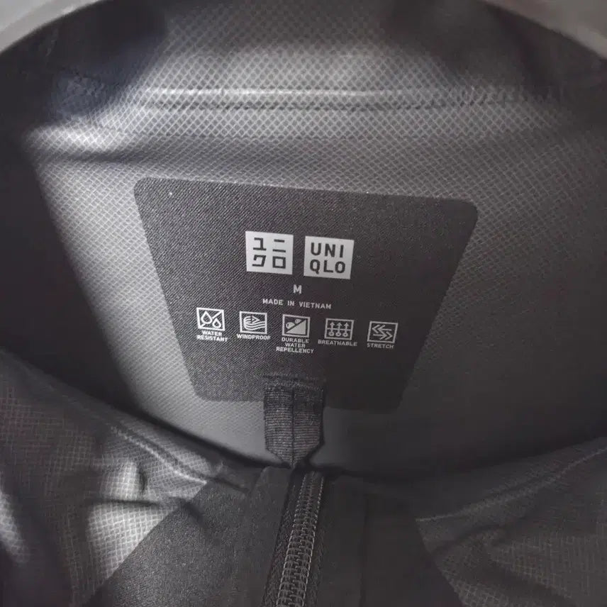[BUNJANG] Uniqlo Blocktech Hooded Jacket Black M / 유니클로 블록테크 후드 블랙 M 사이즈