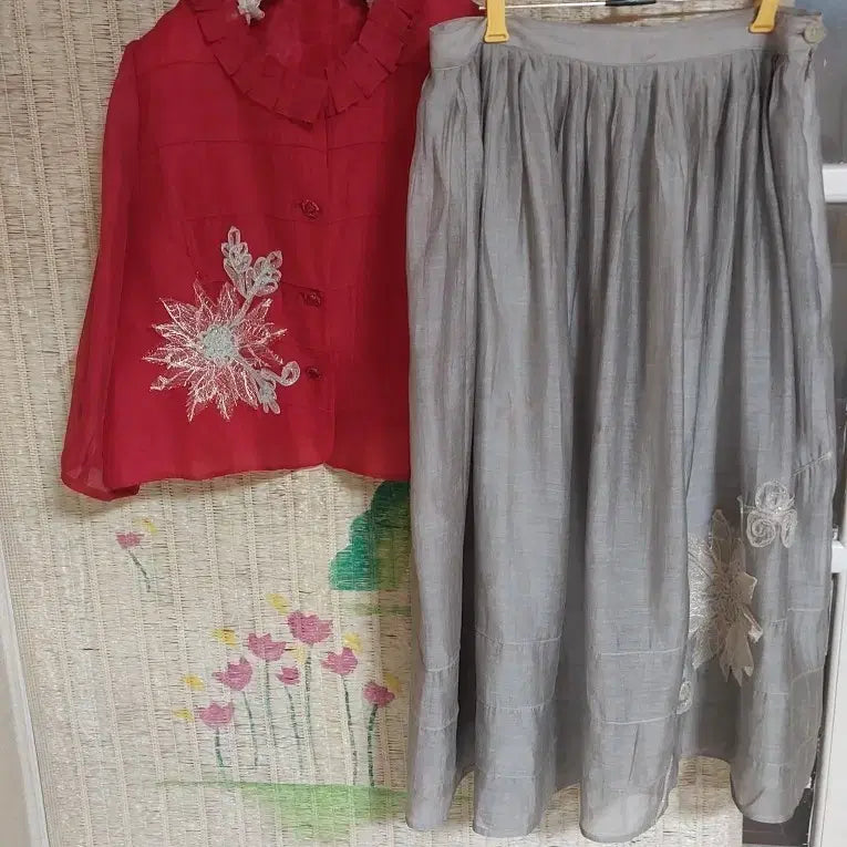 [BUNJANG] Red Jacket and Embroidered Skirt Set / 레드자켓 +자수스커트 세트