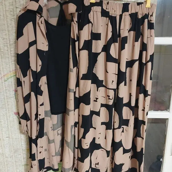 [BUNJANG] Pattern Long Cardigan Pants Set with Black Sleeveless Top / 패턴 롱 가디건 팬츠 세트 + 검정 나시