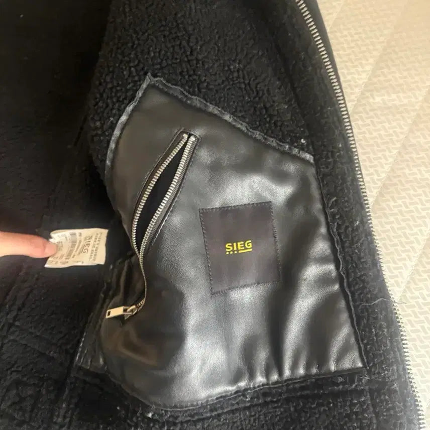 [BUNJANG] SIEG Black Mustang Jacket / SIEG 블랙 무스탕
