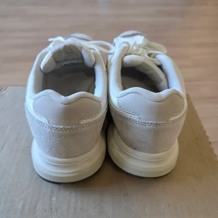 [BUNJANG] Ivory Suede Sneakers (235) / 아이보리 스웨이드 운동화 235