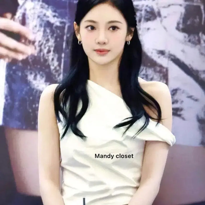 [BUNJANG] Videble Off-Shoulder Drape Tank Top White (Worn by Ningning) / 비데블 드레이프 오프숄더 탱크 탑 화이트(닝닝님 착용)