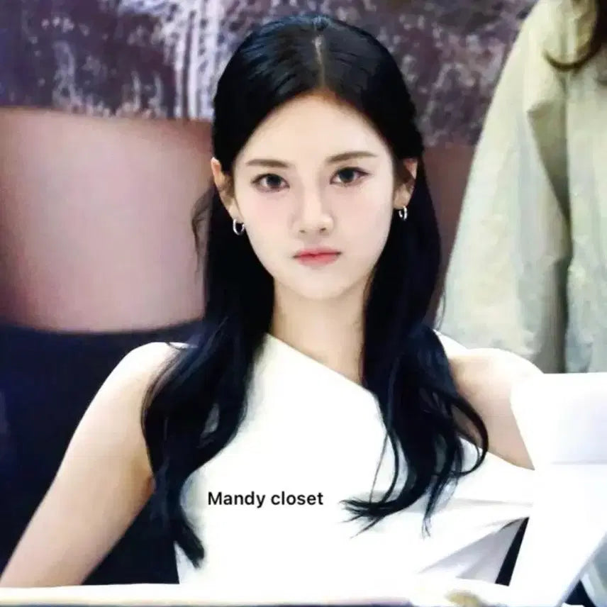 [BUNJANG] Videble Off-Shoulder Drape Tank Top White (Worn by Ningning) / 비데블 드레이프 오프숄더 탱크 탑 화이트(닝닝님 착용)