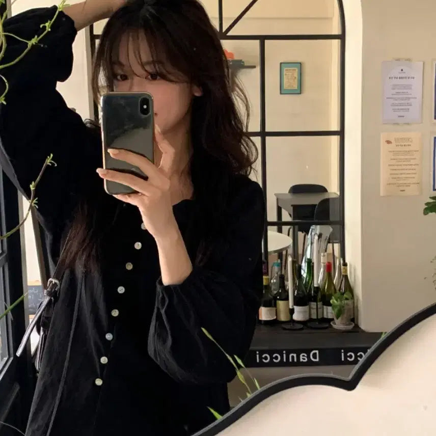 [BUNJANG] RealCoco Pearl Button Puff Blouse Black / *여름블라우스*리얼코코 자개단추 퍼프 블라우스 블랙