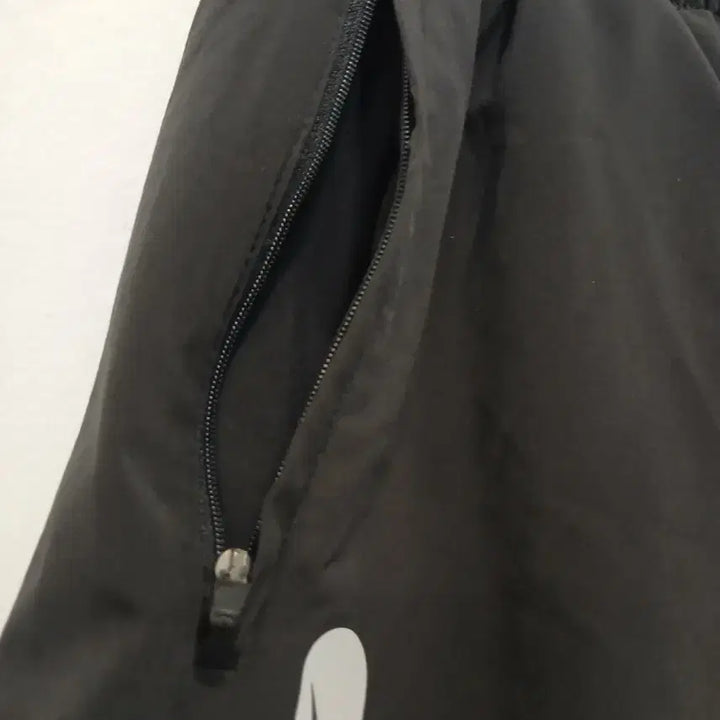 [SOLD OUT] 나이키 블랙 반바지 스우시 로고 숏츠